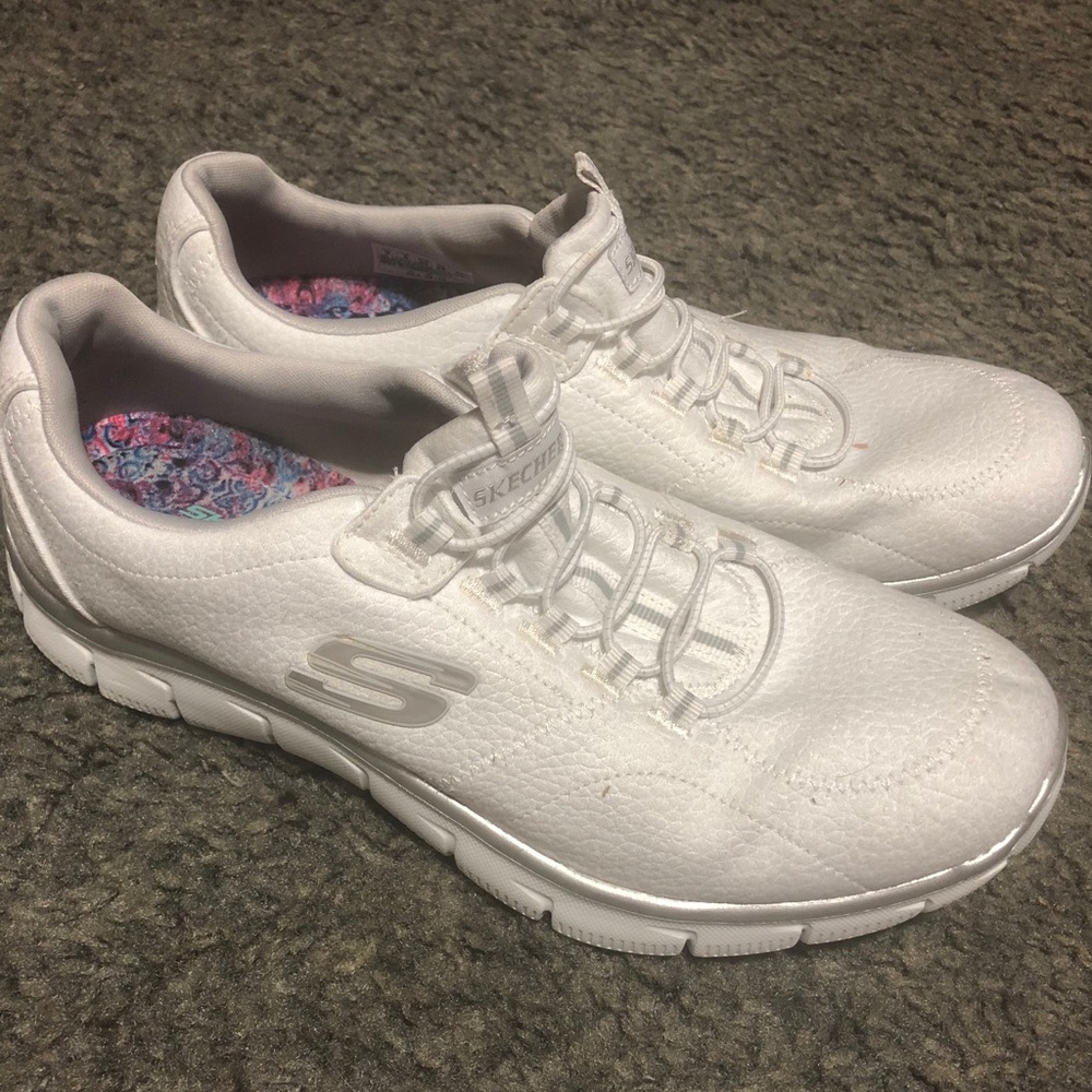 Sketchers Tennis Shoes